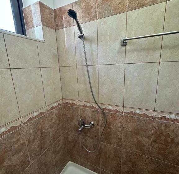 اتاق استاندارد, Trifoni