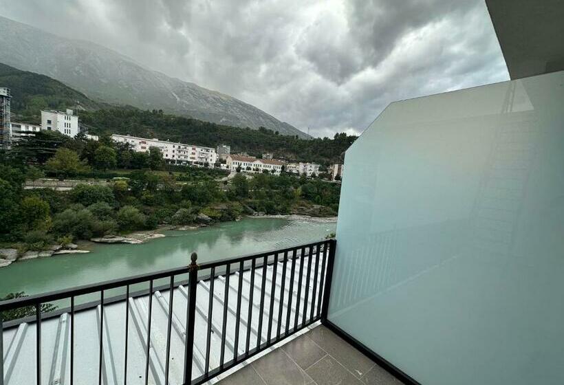 اتاق استاندارد, Trifoni