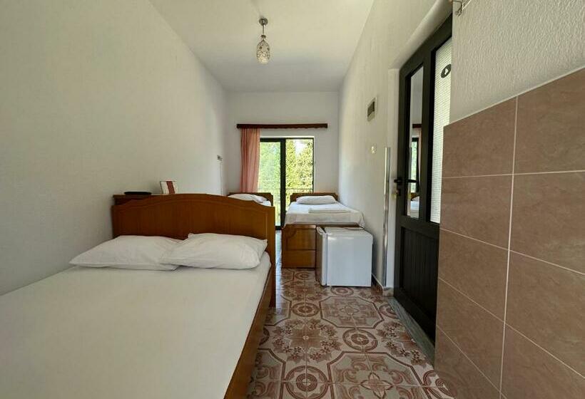 اتاق خانوادگی, Trifoni