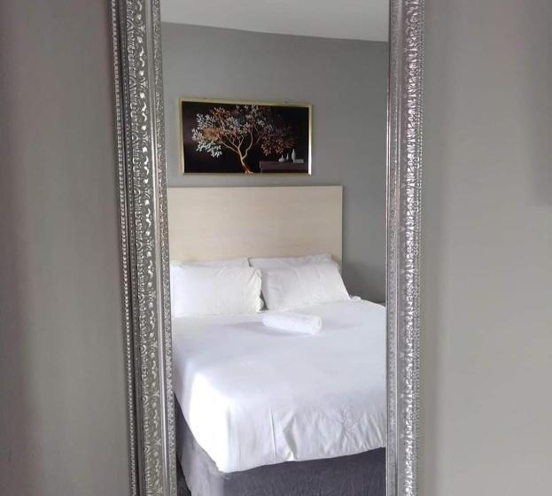 חדר סטנדרט, The Nest