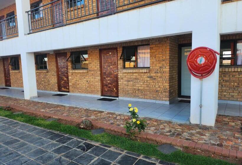 חדר סטנדרט, The Nest