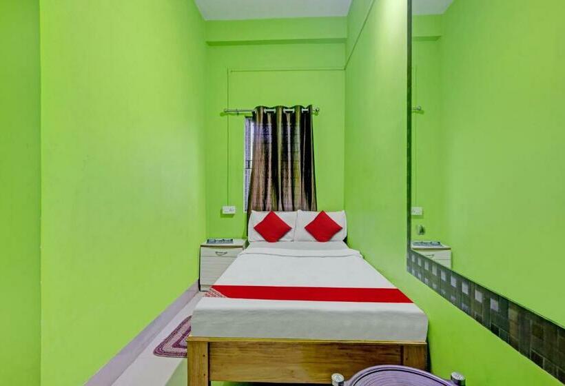 اتاق کلاسیک سه تخته, Oyo Flagship Singha Guest House