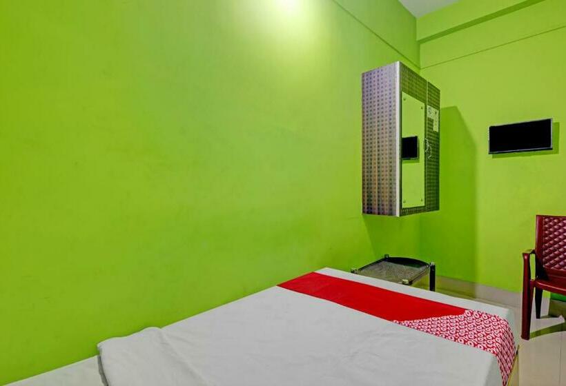 اتاق کلاسیک سه تخته, Oyo Flagship Singha Guest House