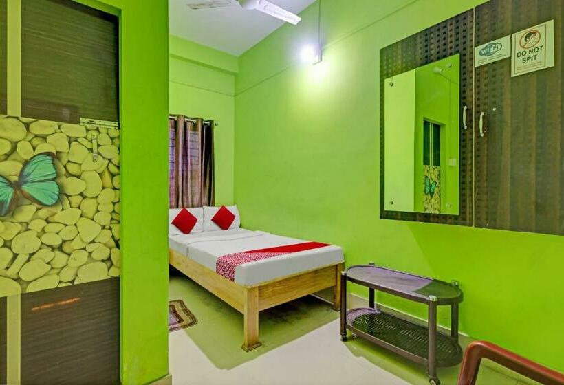 اتاق کلاسیک سه تخته, Oyo Flagship Singha Guest House