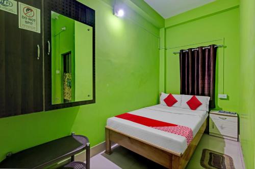 اتاق کلاسیک سه تخته, Oyo Flagship Singha Guest House