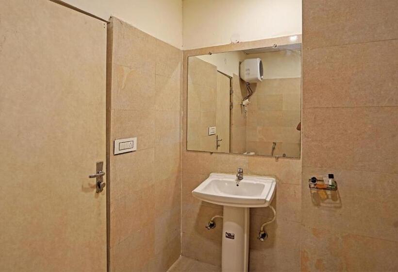 חדר דלוקס לשלושה, Collection O Riveria Resort