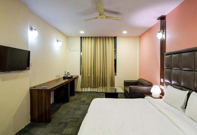 Трехместный Номер Deluxe, Collection O Riveria Resort
