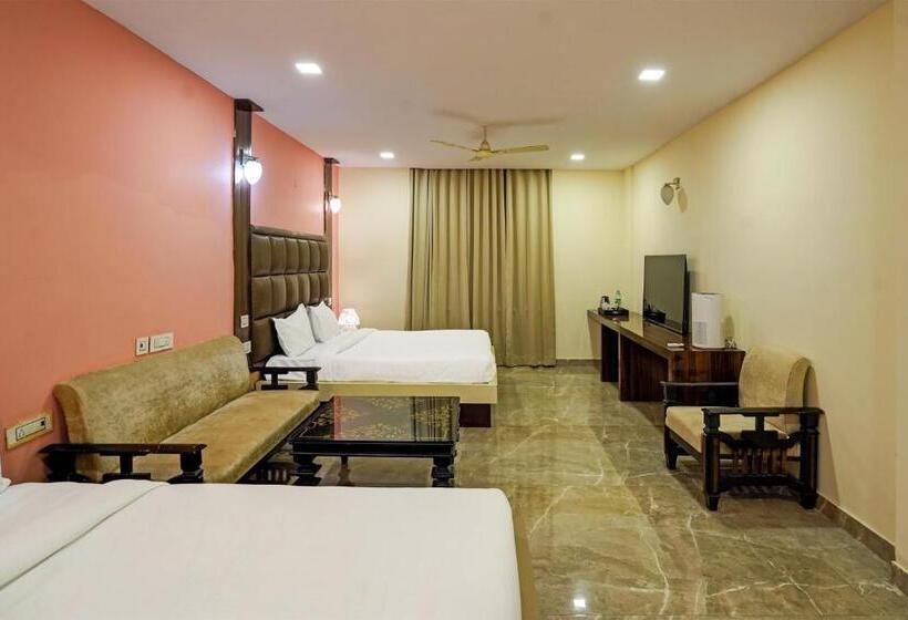 חדר דלוקס לשלושה, Collection O Riveria Resort