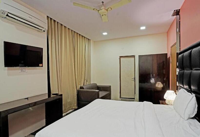 חדר דלוקס לשלושה, Collection O Riveria Resort