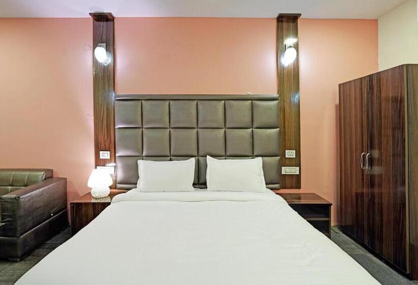 חדר דלוקס לשלושה, Collection O Riveria Resort