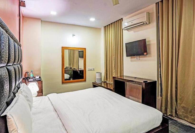 חדר דלוקס לשלושה, Collection O Riveria Resort