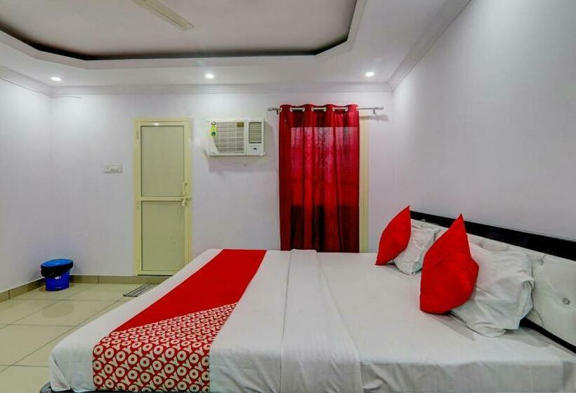 اتاق کلاسیک سه تخته, Oyo Flagship Vishal Royal