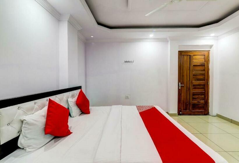 اتاق کلاسیک سه تخته, Oyo Flagship Vishal Royal