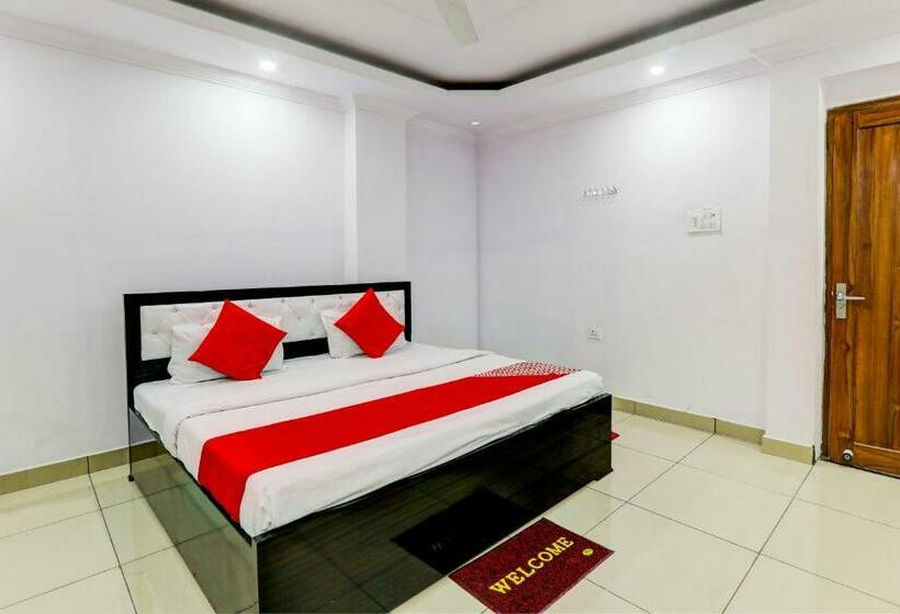 اتاق کلاسیک سه تخته, Oyo Flagship Vishal Royal