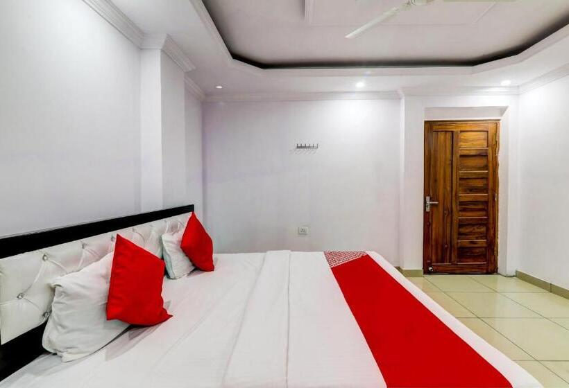 اتاق کلاسیک سه تخته, Oyo Flagship Vishal Royal