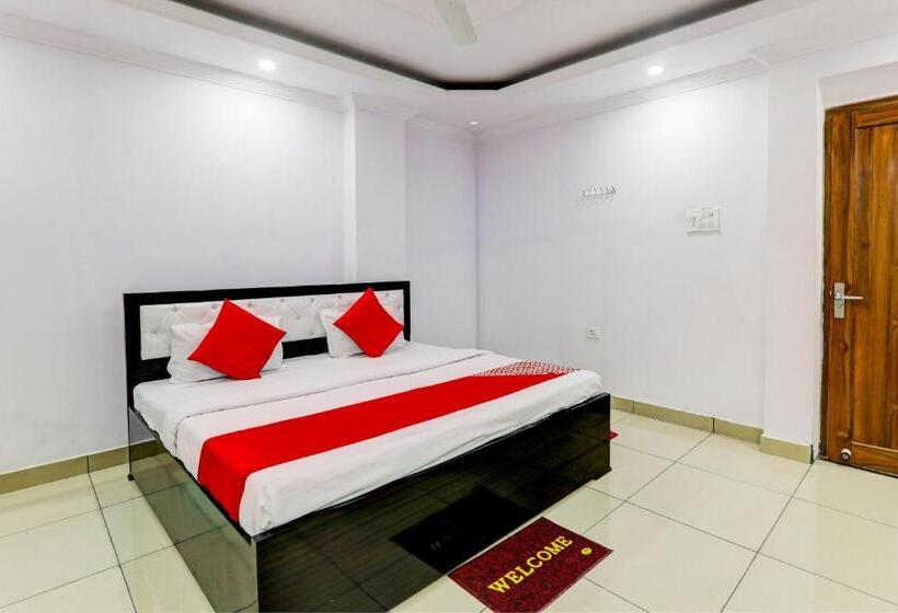 اتاق کلاسیک سه تخته, Oyo Flagship Vishal Royal