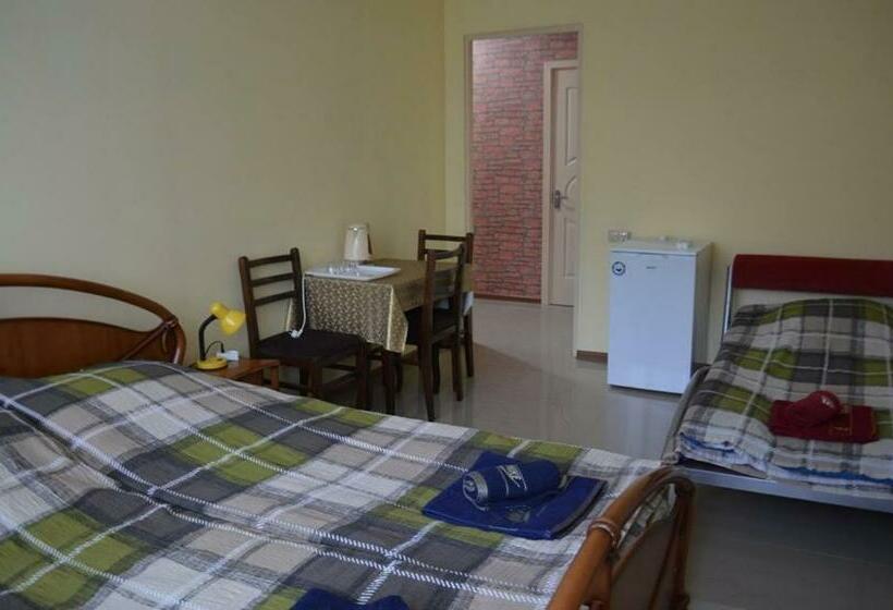 اتاق استاندارد سه نفره, Alex's Cosy Guesthouse