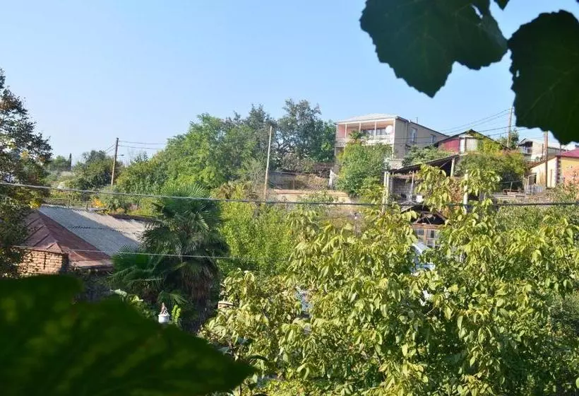 اتاق استاندارد سه تخته با بالکن, Alex's Cosy Guesthouse