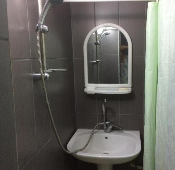 اتاق استاندارد سه تخته با بالکن, Alex's Cosy Guesthouse