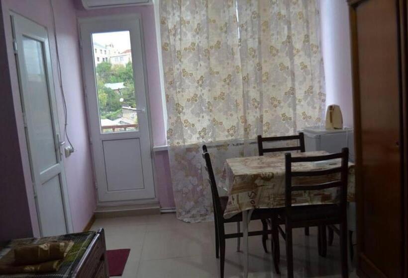 اتاق استاندارد چهارنفره با بالکن, Alex's Cosy Guesthouse