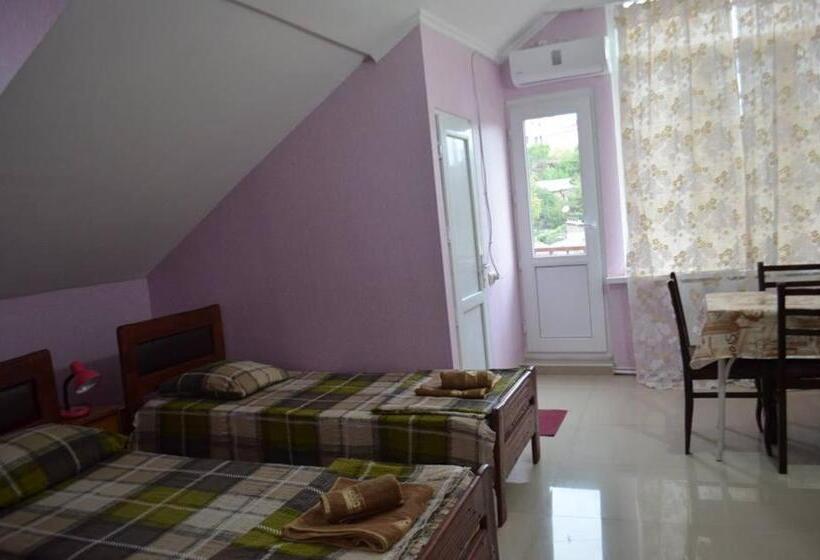 اتاق استاندارد چهارنفره با بالکن, Alex's Cosy Guesthouse