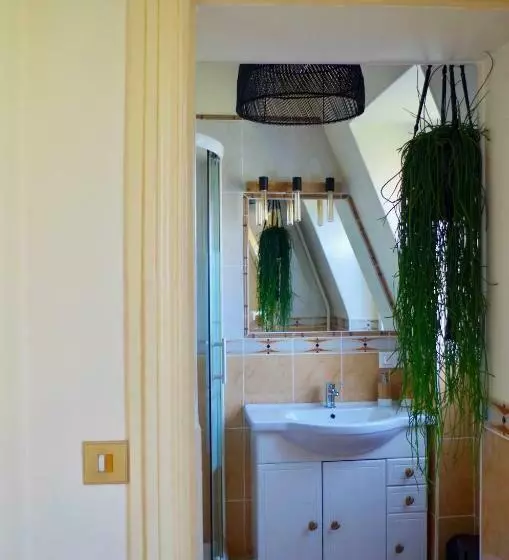 庭の見えるスタンダードトリプルルーム, Le Clos Des Fées