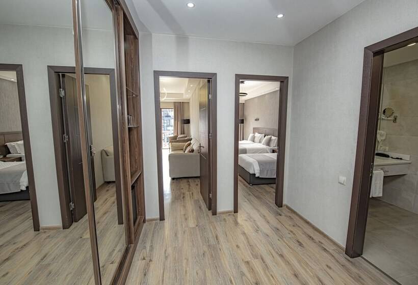 اتاق سوپریور سه تخته, Crystal Hotel & Spa