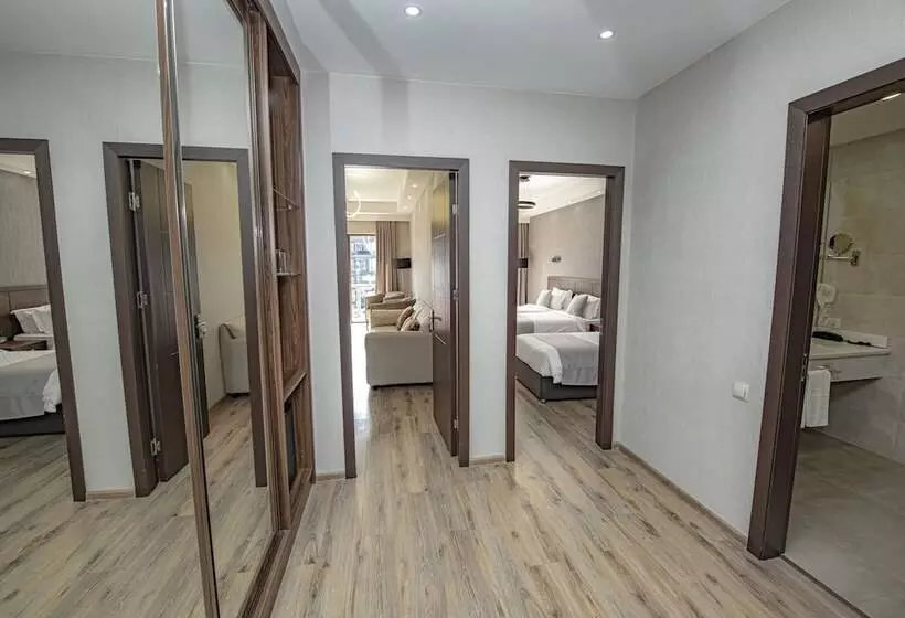 اتاق سوپریور سه تخته, Crystal Hotel & Spa