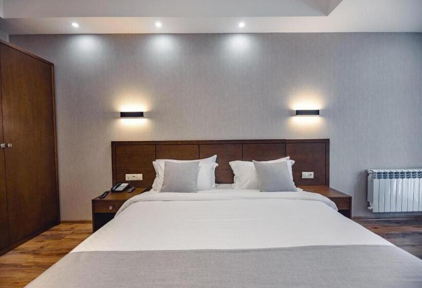 اتاق لوکس با بالکن, Crystal Hotel & Spa