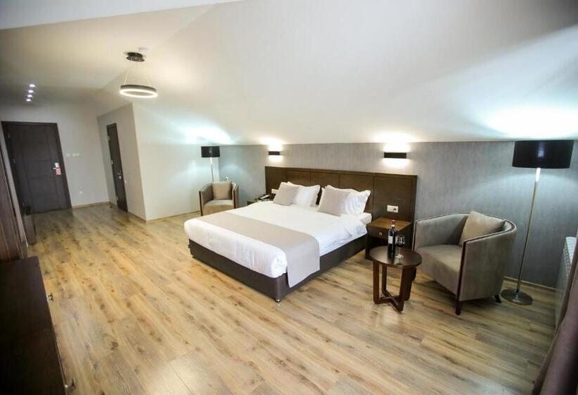 اتاق خانوادگی با چشم‌انداز کوه, Crystal Hotel & Spa