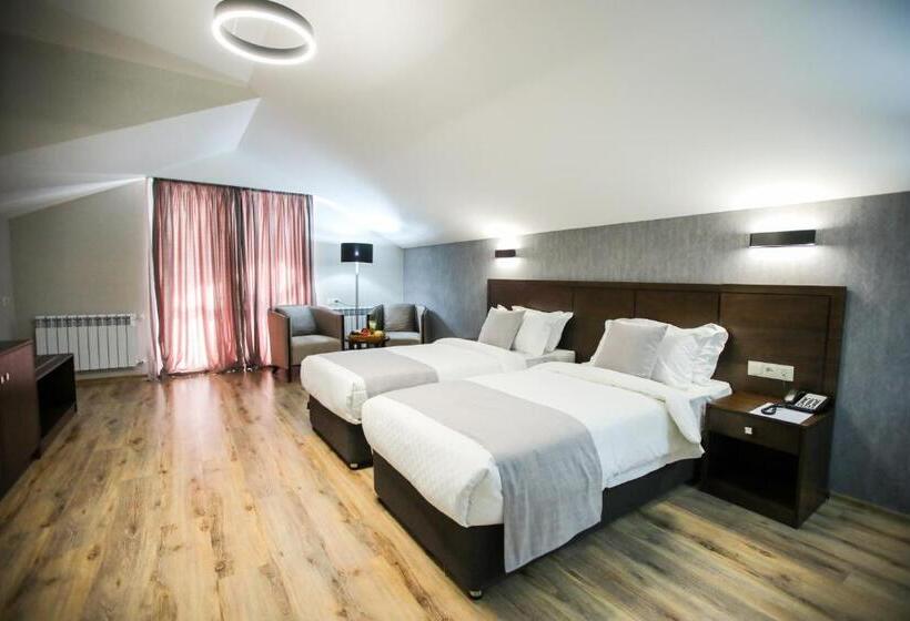 اتاق خانوادگی با چشم‌انداز کوه, Crystal Hotel & Spa