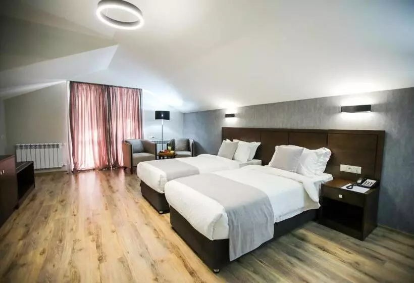 اتاق خانوادگی با چشم‌انداز کوه, Crystal Hotel & Spa