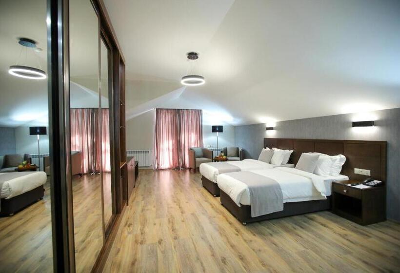 اتاق خانوادگی با چشم‌انداز کوه, Crystal Hotel & Spa