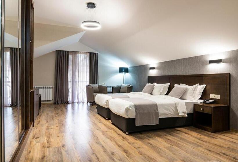 اتاق خانوادگی با چشم‌انداز کوه, Crystal Hotel & Spa