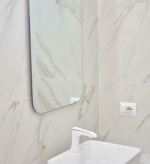 Standardrum, Airen Hotel Velipoje