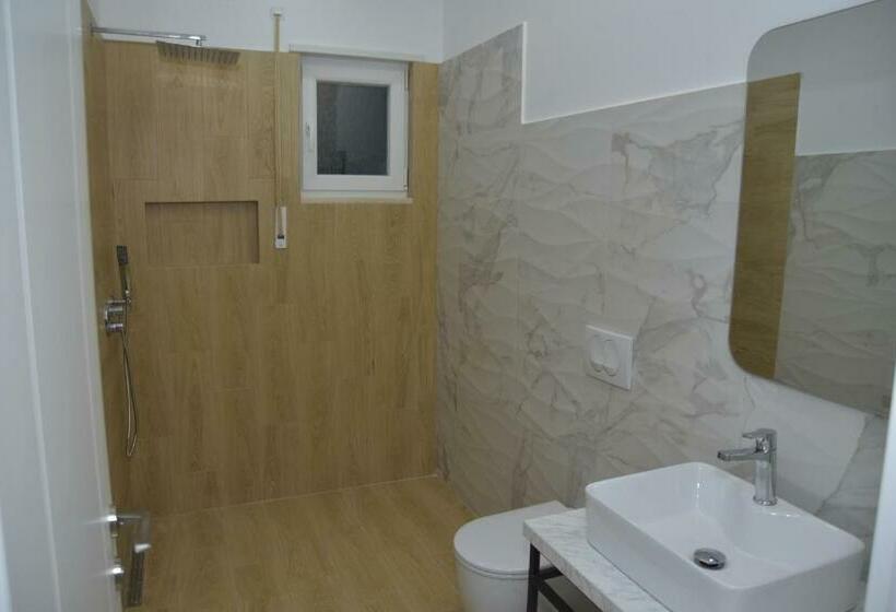 Fyrbädds Standardrum, Airen Hotel Velipoje