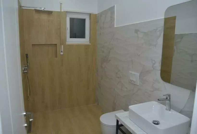 Habitació Quàdruple Estàndard, Airen Hotel Velipoje