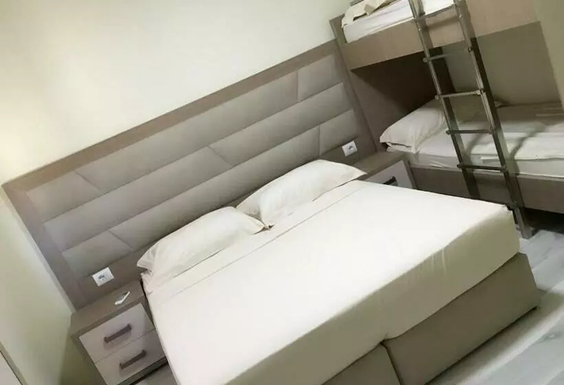 Habitació Quàdruple Estàndard, Airen Hotel Velipoje