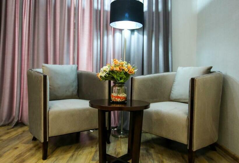 اتاق لوکس با بالکن, Crystal Hotel & Spa