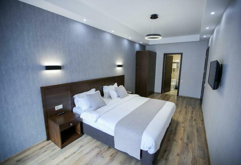 اتاق لوکس با بالکن, Crystal Hotel & Spa