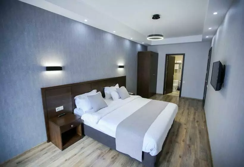 اتاق لوکس با بالکن, Crystal Hotel & Spa