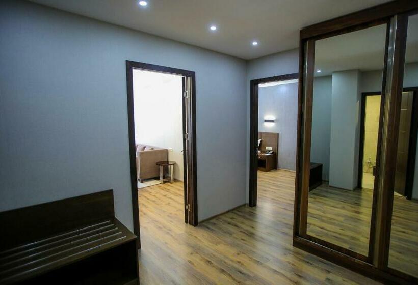 اتاق لوکس با بالکن, Crystal Hotel & Spa