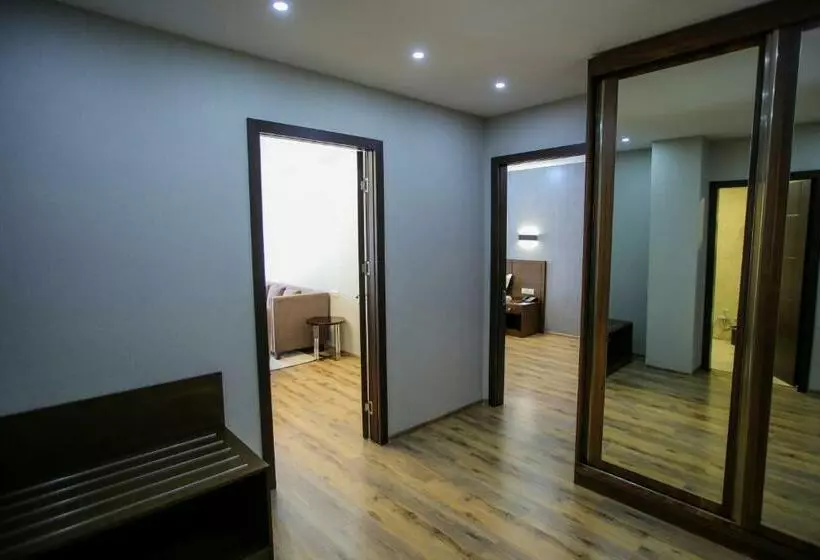 اتاق لوکس با بالکن, Crystal Hotel & Spa