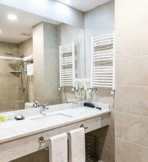 اتاق لوکس با بالکن, Crystal Hotel & Spa