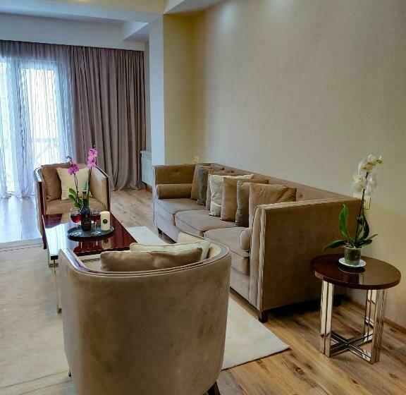 اتاق لوکس با بالکن, Crystal Hotel & Spa