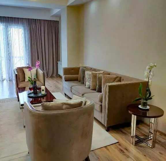 اتاق لوکس با بالکن, Crystal Hotel & Spa