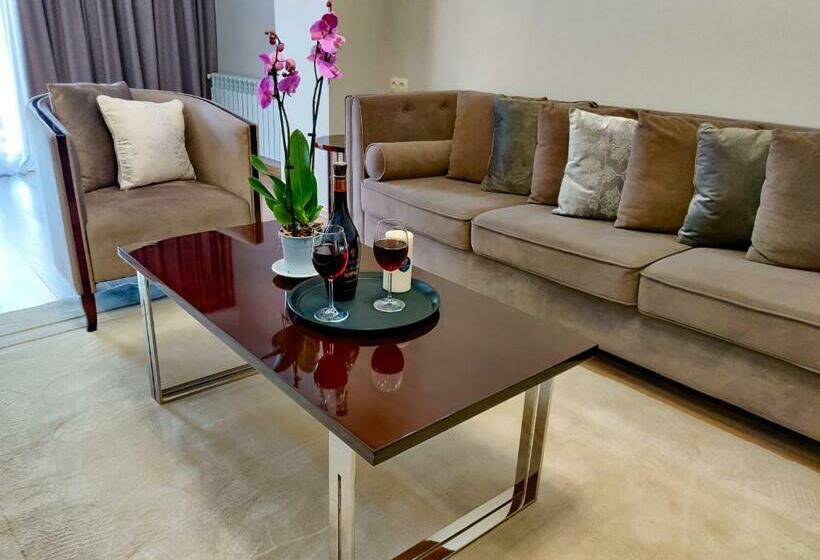 اتاق لوکس با بالکن, Crystal Hotel & Spa