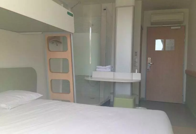 Triple Standard Room with Bunk Beds, Ibis Budget Romorantin