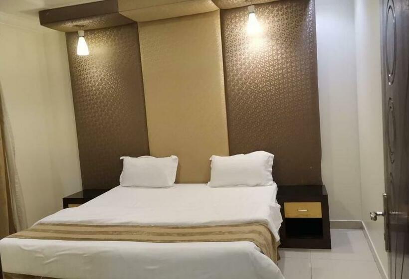 דירת שני חדרים, قولدن إم 1 للشقق المخدومة