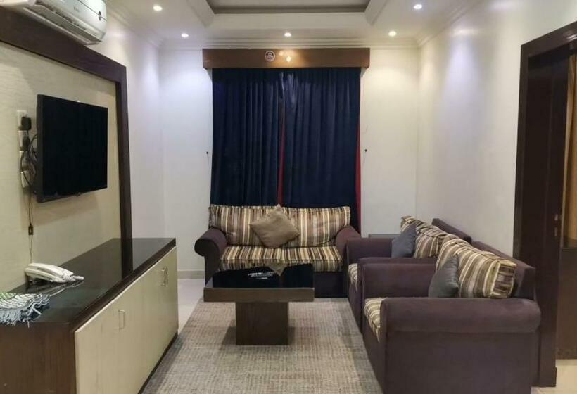 דירת שני חדרים, قولدن إم 1 للشقق المخدومة